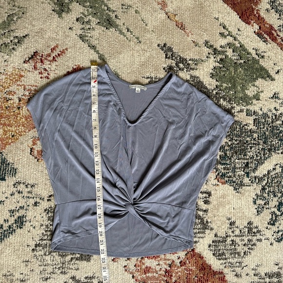 Green Envelope Los Angelas Flowy V Blouse Lavender Women’s Size Small - Picture 9 of 11